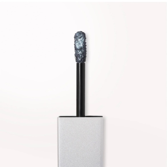 WATERFALL | GLISTEN & GLOW LIQUID EYE SHADOW | Stila - Picture 3 of 6